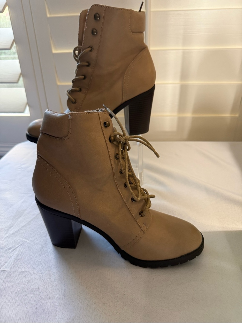 JustFab Women's Tan Lace-Up Block Heel Ankle Boots Size 10